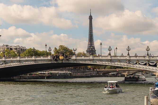 Private Cruise to Discover Paris - Navigating Past Paris’s Most Famous Monuments