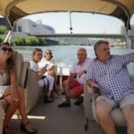 Private cruise with Paris water way - Passing in Front of Île de la Cité: The Heart of Paris