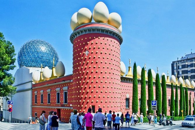 Private Dalís World Wine and Cava Tour with Hotel pick-up from Barcelona - Explore Dalí’s Surrealist Art and Catalonia’s Wine Heritage in One Day