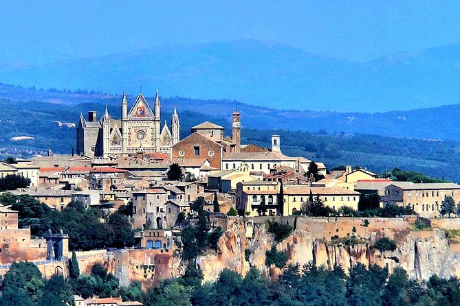 Private Day Trip to Orvieto and Civita Bagnoregio from Civitavecchia Cruise Port - Exploring Orvieto’s Dramatic Hilltop Setting