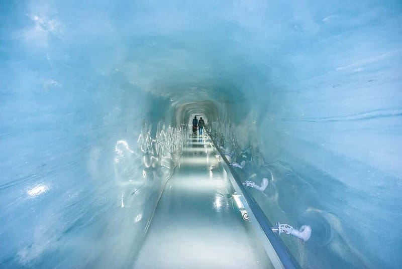 Private driver for tour from Zurich to Jungfraujoch and back - From Grindelwald to Jungfraujoch: The Mountain Adventure Begins