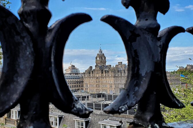 Private Edinburgh driving tour - Iconic Views from Advocate’s Close and the Royal Mile