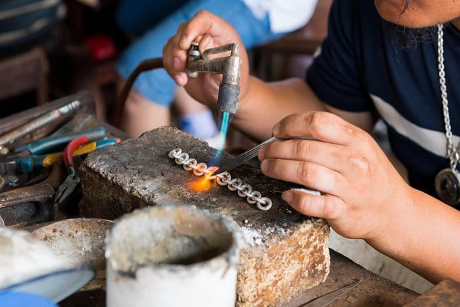 Private Florence Oltrarno Art and Crafts Walking Tour - Meeting at Piazza de Pitti for an Authentic Florence Experience