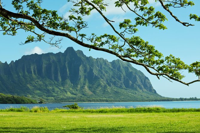 Private Green and Blue Circle Island Oahu Tour (se habla espanol) - Visiting Kualoa Regional Park and Hollywood Films