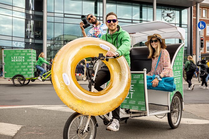 Private guided rickshaw city tour in Munster - Visiting the Prince-Bishop’s Palace at Schloss Münster