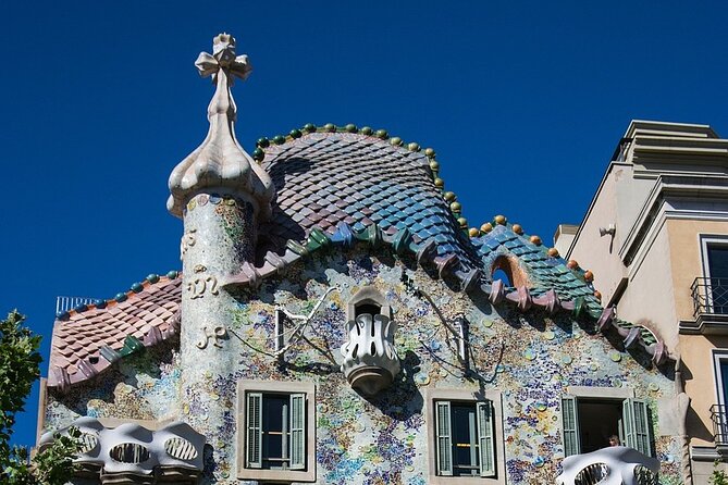 Private, guided shore excursion w/ chauffeured vehicle - Visiting Barcelona’s Architectural Gems: Sagrada Familia and la Pedrera