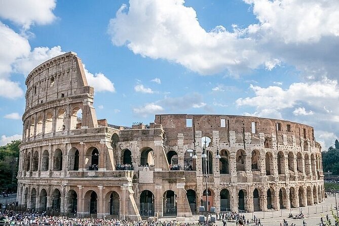 Private Guided Tour of the Colosseum and Roman Forum - The Starting Point at Piazza del Colosseo