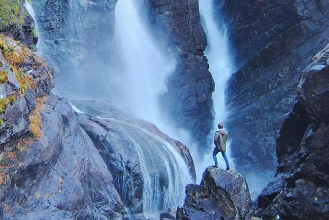 PRIVATE GUIDED TOUR: Secrets of the Fjords - the Osterfjord and Mo, 6-7 hours - Crossing the Osterøy Bridge to the Surrounded Fjord Landscape