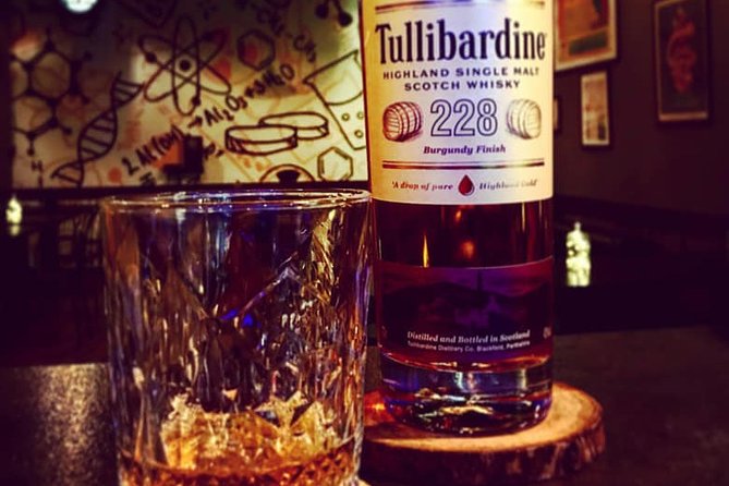 Private Highland Whisky, Stirling Castle and Linlithgow Palace Tour - Edinburgh - Visiting Stirling Castle and Its Fortified History