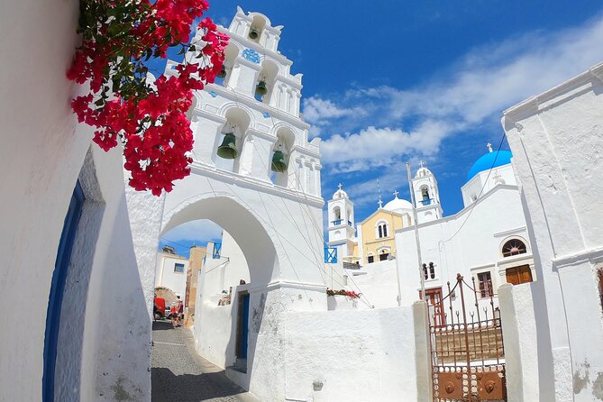 Private land tour in Santorini - Visiting Oia: The Iconic Blue Domes and Castle