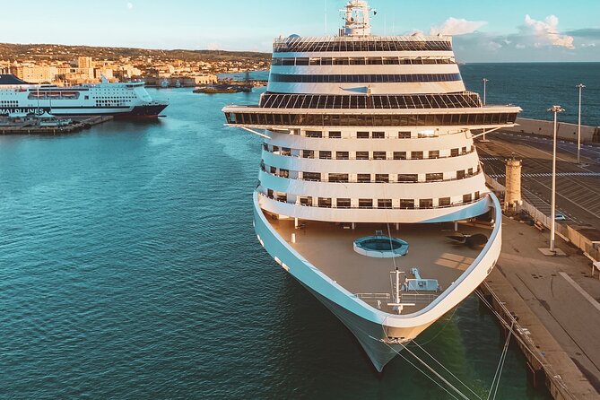 Private Luxury Transportation Between Rome and Civitavecchia Port - Vehicle Features and Accessibility Choices