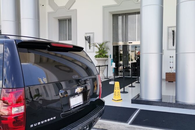 Private luxury transportation from CUN Airport to Puerto Morelos - Comfort and Features of the Private Vehicle