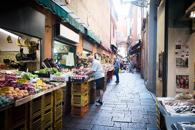 Private market tour, lunch or dinner and cooking demo in Viareggio - Visiting the Vibrant Versilia Market in Italy
