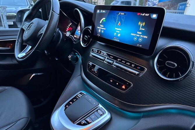 PRIVATE MPV TRANSFER FROM/TO BRUSSELS AIRPORT (Max 6 pax) ONE-WAY - How the Service Tracks Your Flight for Punctuality