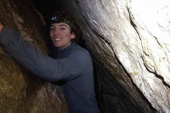 Private Nottawasaga Bluffs Caves Snowshoe, Collingwood/Creemore - Exploring the Nottawasaga Bluffs Caves in Winter