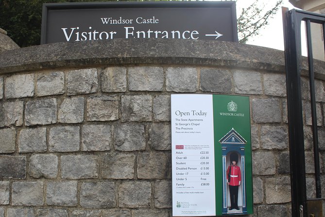 Private One Way or Round Trip Transfer : London to Windsor Castle or LEGOLAND - From Central London to Windsor in Comfort