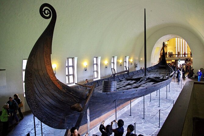 Private Oslo Tour with a Local, Highlights & Hidden Gems, 100% Personalised - Walking down Karl Johans Gate and the Royal Palace