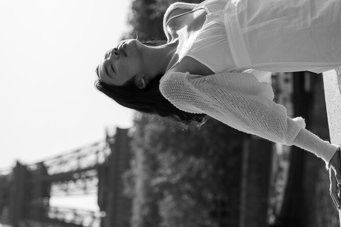 Private Photoshoot with the Iconic Eiffel Tower in Paris - Scenic Starting Point at Pont de Bir Hakeim
