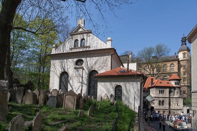 Private Prague Full-Day Tour: Jewish Quarter and City Sights - Exploring the Historic Novy Zidovsky Hribov