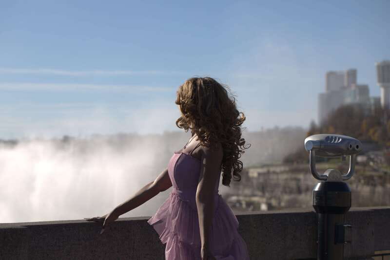 Private Professional Photo Shoot in Niagara Falls - Customizable Photo Packages for Every Group Size