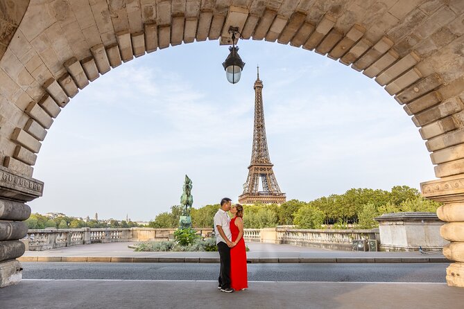 Private Professional Photoshoot in Paris - Meeting at Pont de Bir-Hakeim for Iconic Views