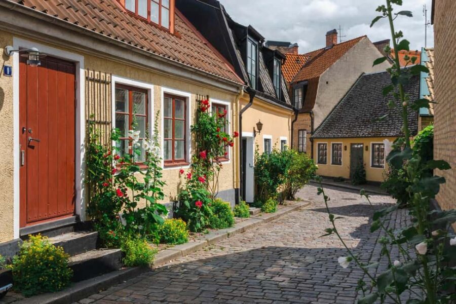 Private Romantic Walking Tour: Lund with Cathedral and Ruins - Key Highlights of Lund’s Botanical Gardens