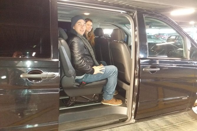 Private Round Trip Transfer between London Airports and Hotel - Meeting Points and Pickup Process