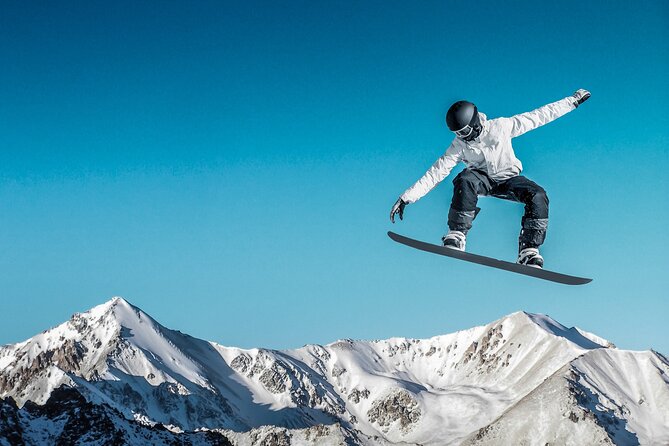 Private Round Trip Vancouver Airport (YVR) Transfer to/from Whistler - A Relaxing Scenic Break at Shannon Falls or Squamish