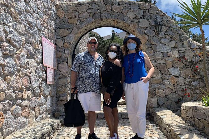 Private Santorini Half Day Highlights 4-Hour Tour & Native Driver - Visiting Santorini’s Most Famous Village: Oia