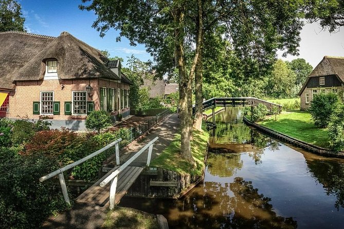 Private Sightseeing Tour to Giethoorn Dutch Venice from Amsterdam - Discovering Giethoorn’s Canal Network and Charming Houses