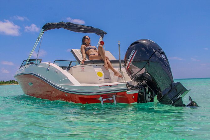 Private snorkeling with 23ft Sea Ray in San Miguel de Cozumel - The 23ft Sea Ray: Comfort and Style on the Water