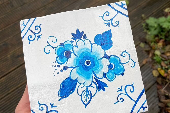 Private Souvenir Creation in Dutch Delft Blue from Netherlands - Creating Your Own Unique Delft Blue Tile