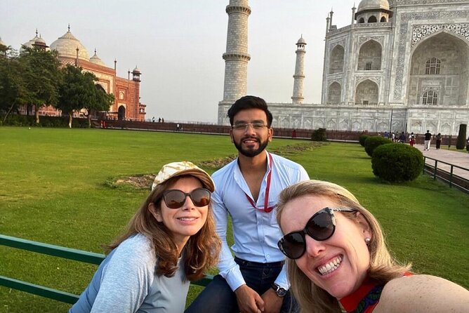 Private Sunrise Taj Mahal Tour from Delhi By Car -All inclusive - Visiting the Taj Mahal in the Early Morning Calm