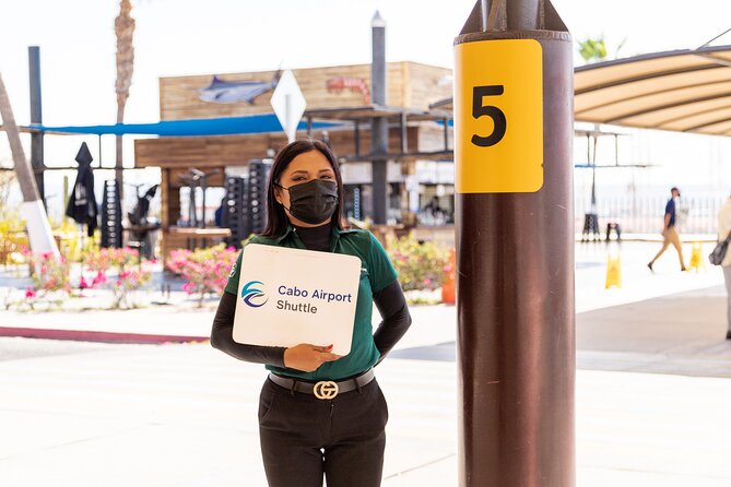 Private SUV RoundTrip from Airport to Hotels in San Jose del Cabo - Luxury, Comfort, and Drinks During the Ride