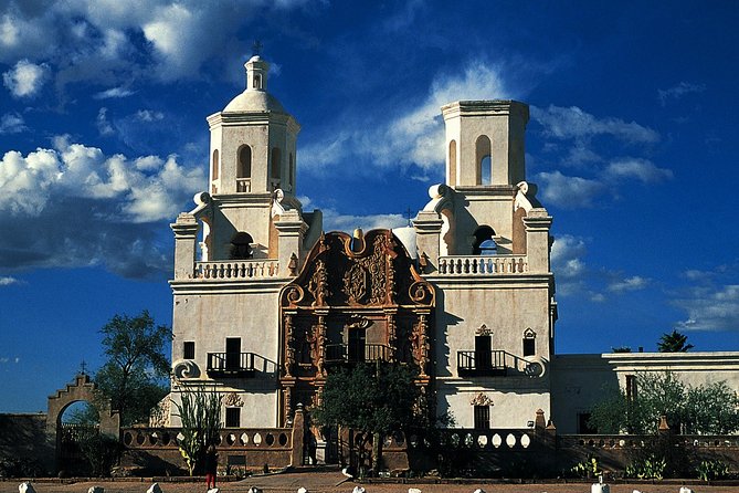 Private Tombstone Arizona and San Xavier Mission Day Trip - Visiting Mission San Xavier del Bac: A 17th-Century Landmark