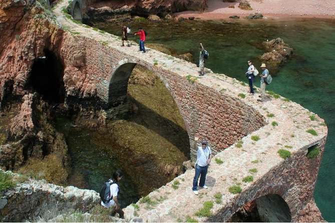 Private Tour: Berlenga Grande Island Day Trip from Lisbon - Cave Exploration on the Glass-Bottom Boat
