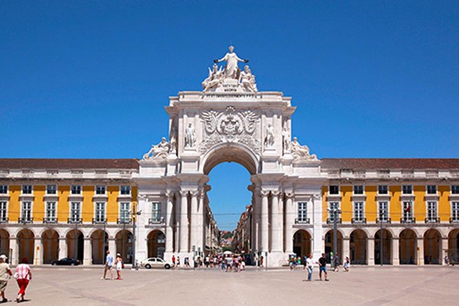 Private Tour: Explore the Places and the Unseen Sides of Lisbon - Visiting the Jerónimos Monastery: A Testament to Portugal’s Age of Discovery