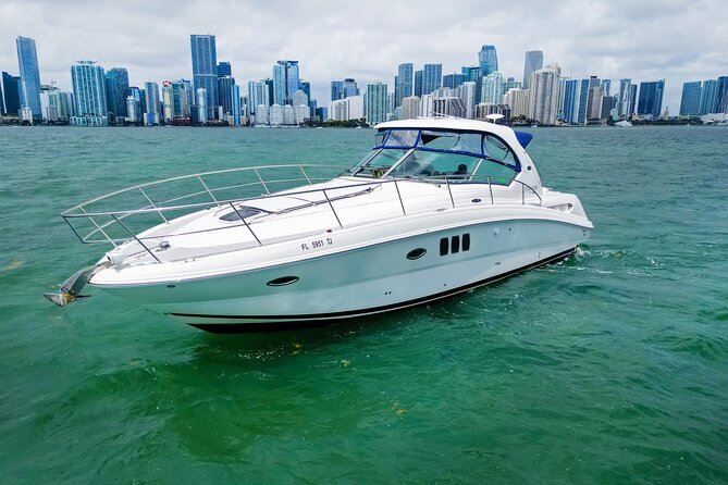 Private tour for 12 people on a 40 ft Yacht, Ft Lauderdale bay - The Sundancer 40 Yacht: Luxury and Comfort