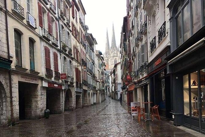 Private tour French coast. Bayonne, Biarritz and San Juan de Luz. - Exploring Biarritz’s Scenic Coast and Elegant Atmosphere