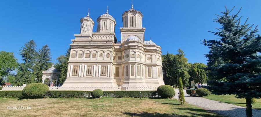 Private Tour from Bucharest: Transfagarasan Top Sights - Exploring Curtea de Arge and the Monastery