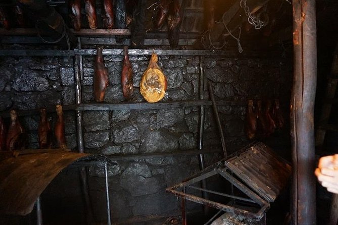 Private tour: Homemade food and wine tasting at my family home - Visiting the Family Home in Njegusi