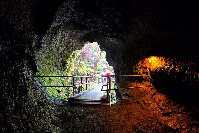 Private Tour in Hilo Island of Hawaii - Drive Through Downtown Hilo and the Liliuokalani Gardens