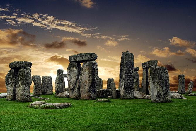 Private Tour of Stonehenge and Salisbury Cathedral - Enjoy a Traditional English Pub Lunch at The Wheatsheaf