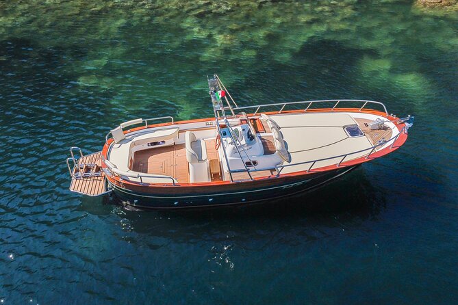 Private tour of the island of Ischia on a Fratelli Aprea gozzo - Exploring Sorgeto: Thermal Waters in a Crescent-Cove Setting