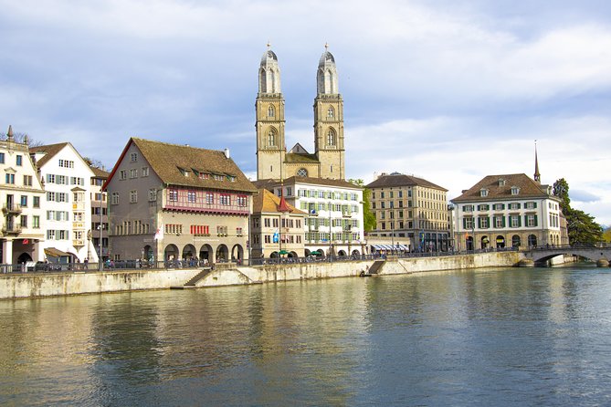 Private Tour of Zurich in 60 minutes with a Local - Exploring the Historic Church by the River