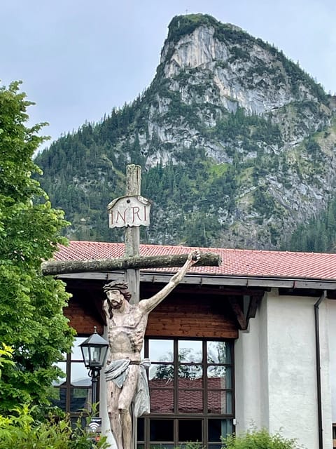 Private tour to Neuschwanstein castle from Munich - Exploring Neuschwanstein Castle with Priority Access