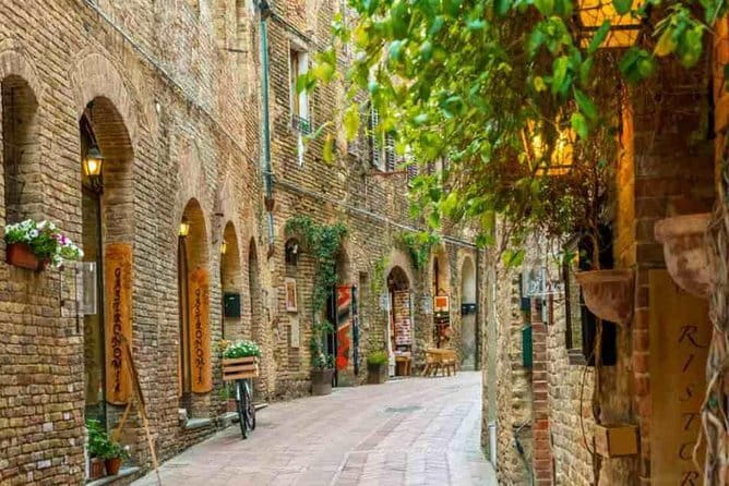 Private Tour to Siena and Montalcino from Florence - Montalcino’s Old Town and the Enoteca la Fortezza