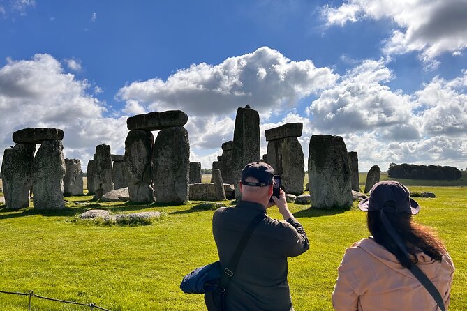 Private Tour to Stonehenge, Bath and The Cotswolds - Visiting Stonehenge Before the Crowds