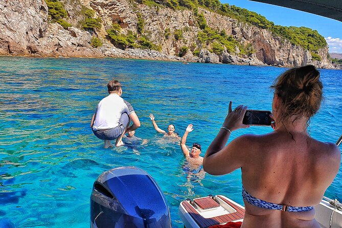 Private tour to the island of Mljet and Odysseus cave - Exploring the Odysseus Cave by Boat