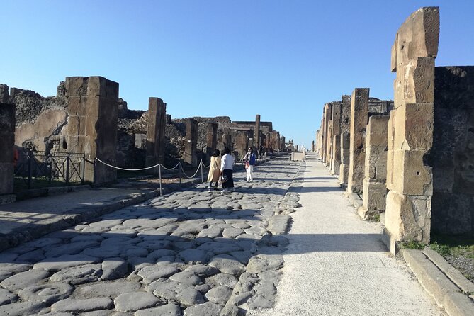 Private Tour with Official Guide through the wonders of Pompeii. - Exploring the Teatro Grande: Pompeii’s Iconic Arena
